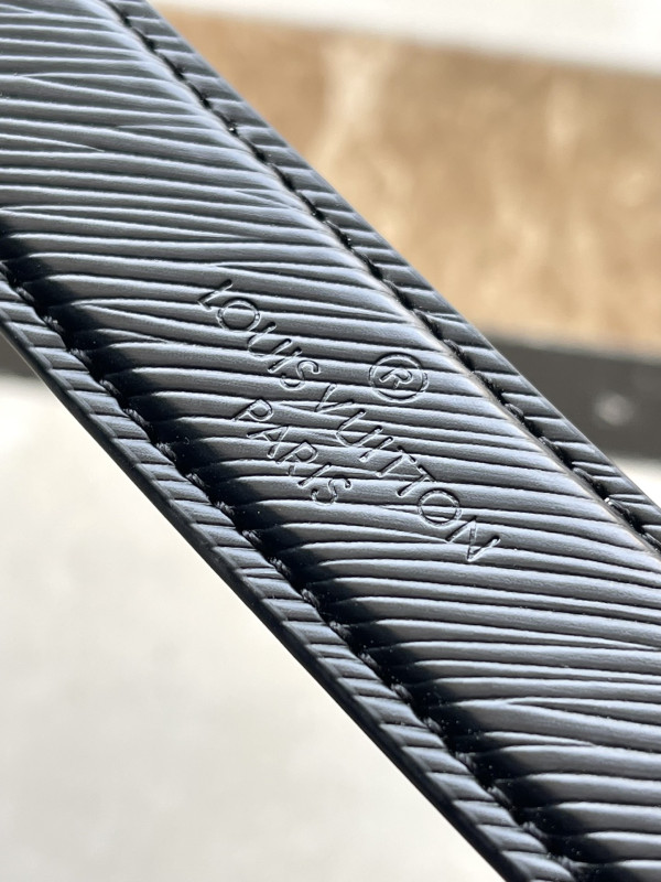 l**is V*t*n twist-23.5*12*7 cm