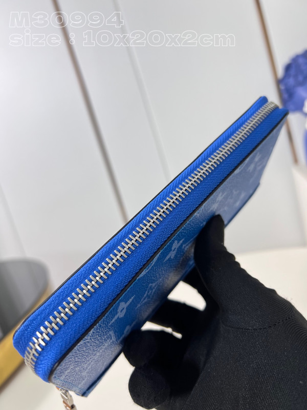 l**is V*t*n zippy wallet-10*20*2 cm