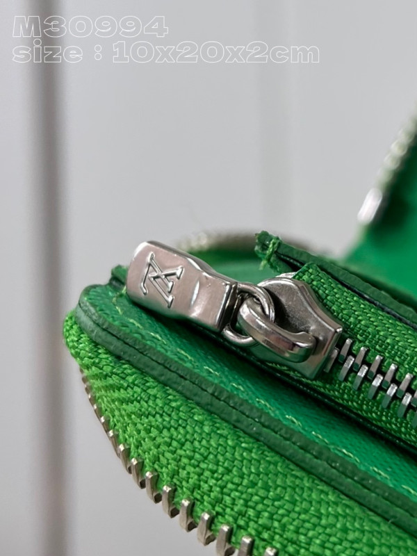 l**is V*t*n zippy wallet-10*20*2 cm