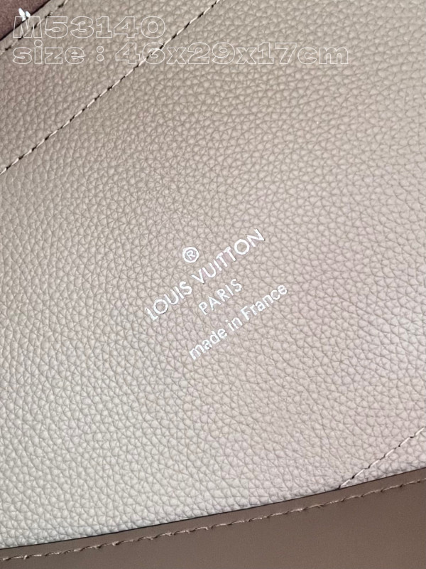 l**is V*t*n hina-46 x 29.5 x 17cm