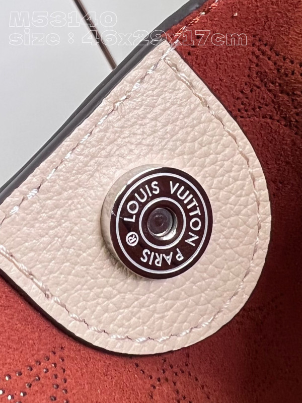 l**is V*t*n hina-46 x 29.5 x 17cm