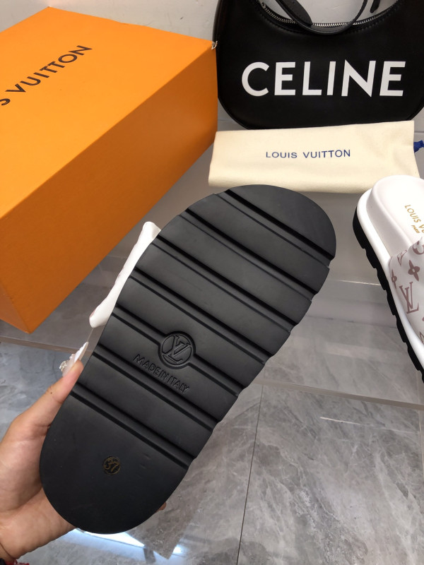 l**is V*t*n pool pillow comfort mule