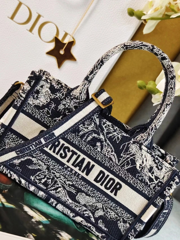 D*or mini book tote-21.5*13*7.5cm