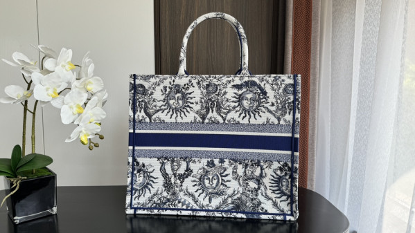 large D*or book tote-42*35*18.5cm