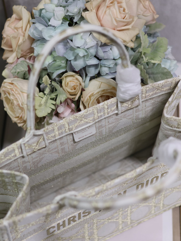 medium D*or book tote-36*18*28cm