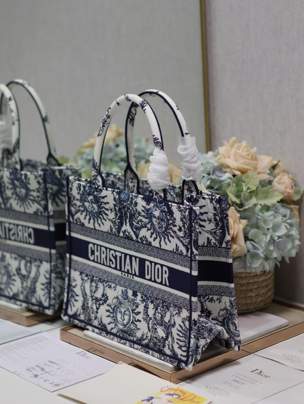 medium D*or book tote-36*18*28cm