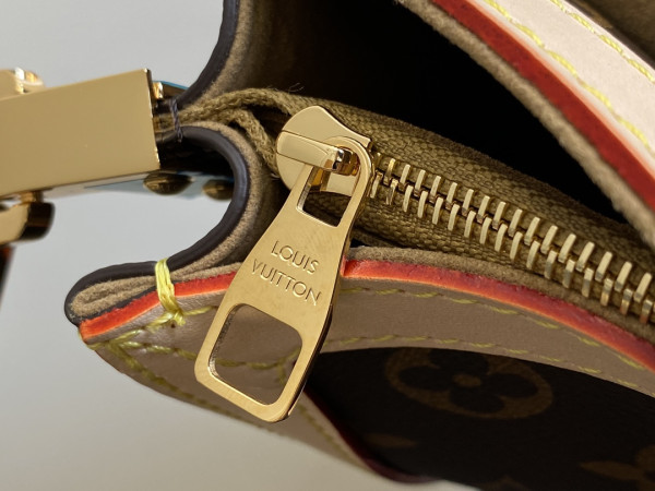 l**is V*t*n dauphine-28*20*11cm