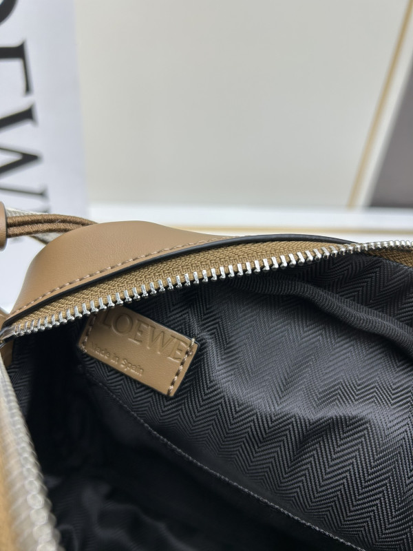 LOEWE messenger bag-24.5*18*10.5cm