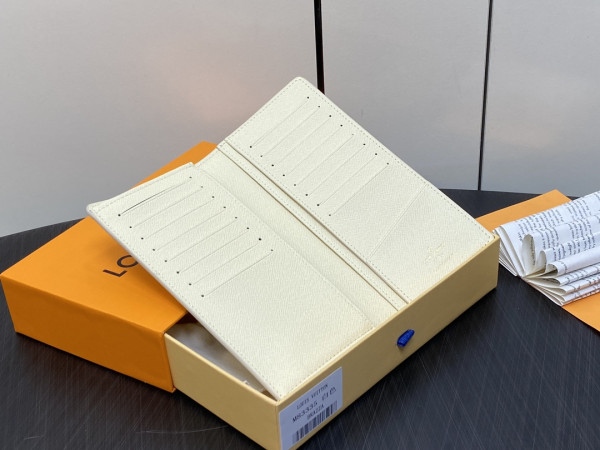 l**is V*t*n brazza wallet-10*19*2cm