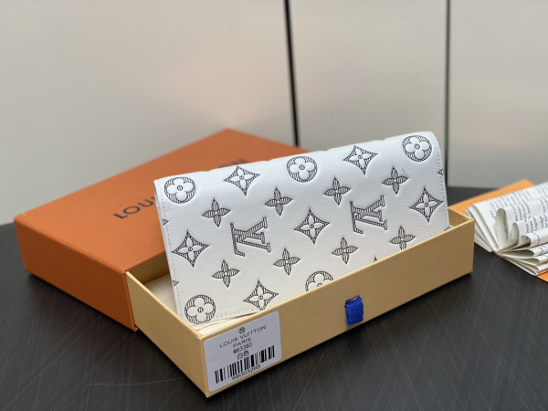 l**is V*t*n brazza wallet-10*19*2cm