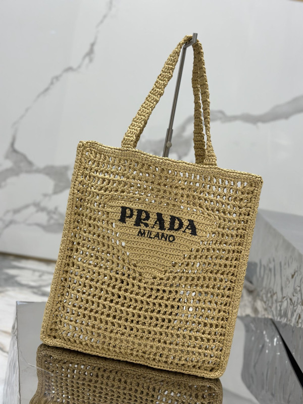 Pra*a crochet tote bag