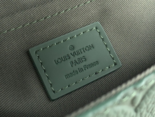 l**is V*t*n s-cape messenger-28*16*10cm