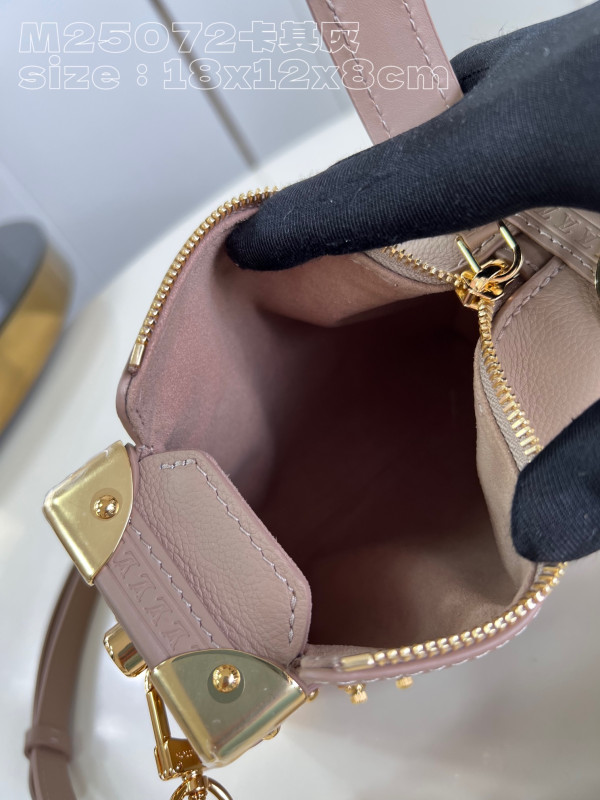 l**is V*t*n side trunk pm-18*12.5*8cm