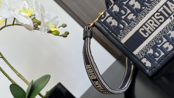 D*or mini book tote-21.5*13*7.5cm