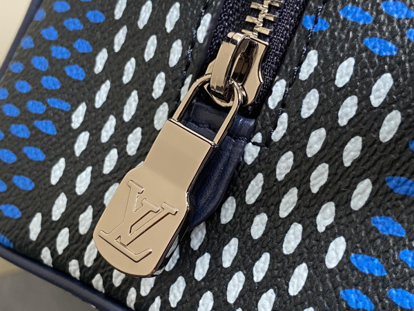 l**is V*t*n locker dopp kit bag-23*13*12cm