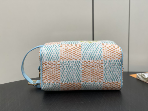 l**is V*t*n locker dopp kit bag-23*13*12cm