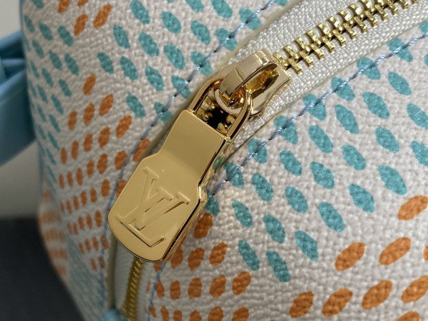 l**is V*t*n locker dopp kit bag-23*13*12cm