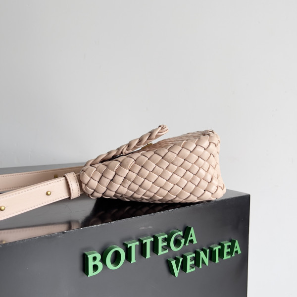 Bo*te*ga ve*ne*ta mini cobble shoulder bag