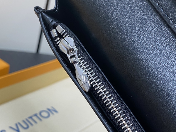 l**is V*t*n brazza wallet-10*19*2cm