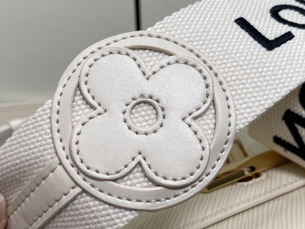 l**is V*t*n twist mm-23*17*9.5cm