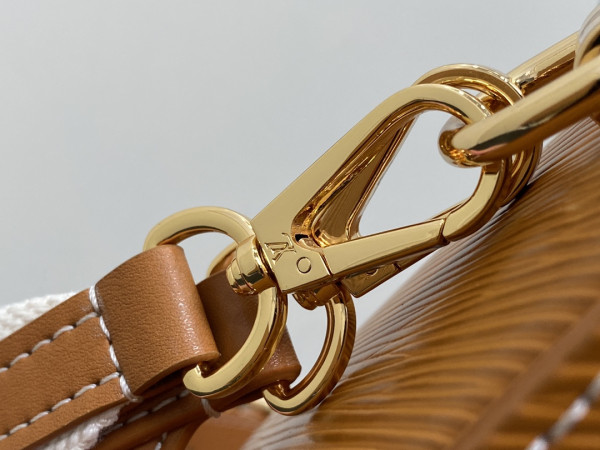 l**is V*t*n twist mm-23*17*9.5cm