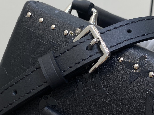 l**is V*t*n camera box monogram canvas