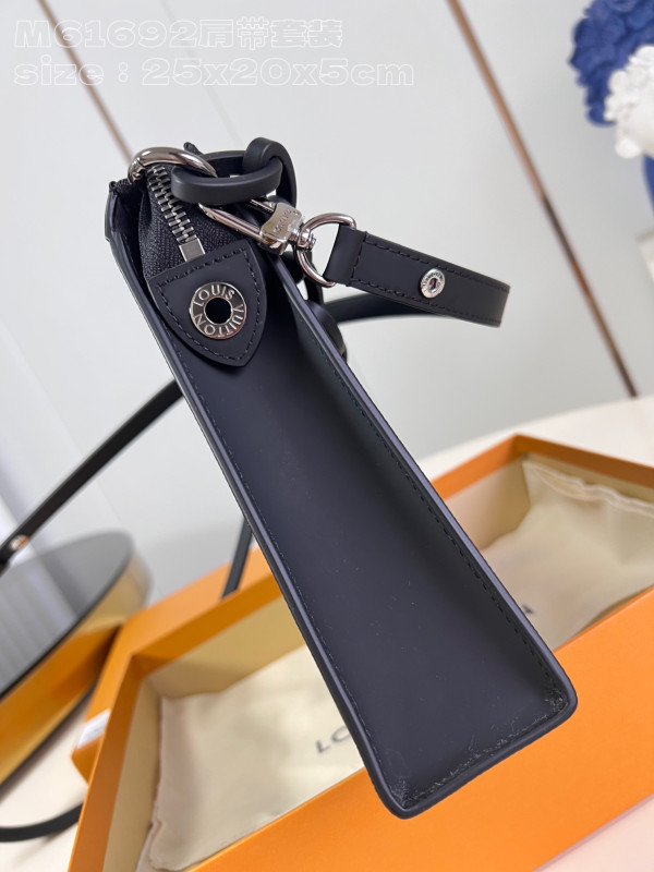 l**is V*t*n monogram toiletry pouch-25*20*5.5cm