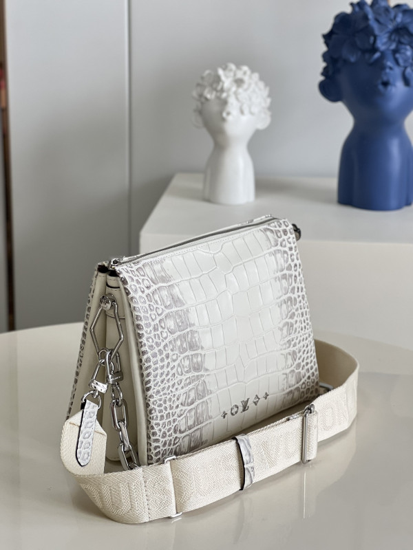 l**is V*t*n coussin pm-26*20*12cm