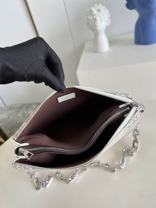 l**is V*t*n coussin pm-26*20*12cm