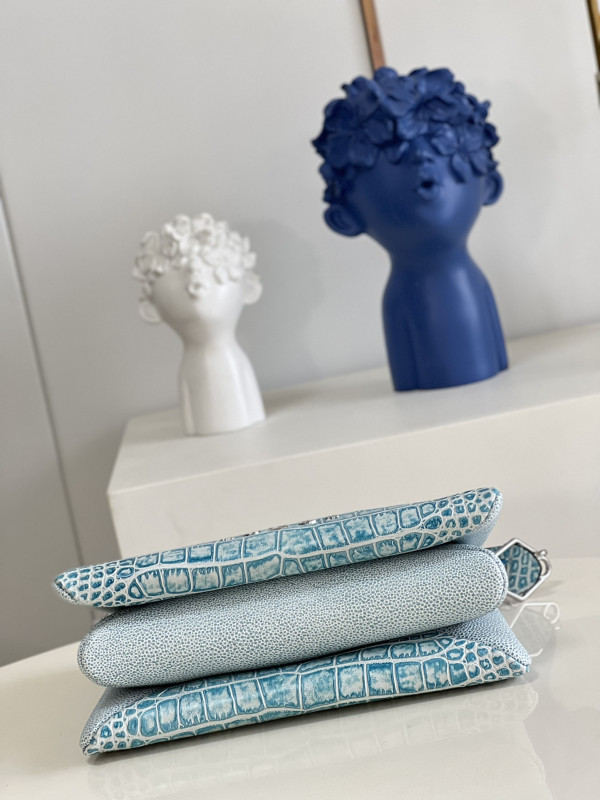 l**is V*t*n coussin pm-26*20*12cm