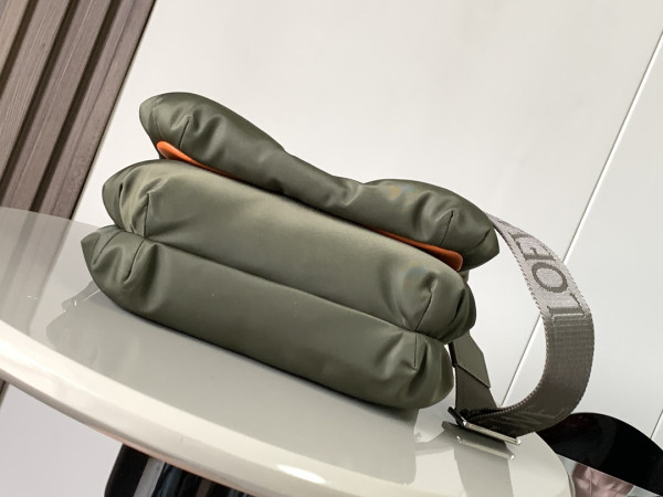 LOEWE Goya Puffer leather shoulder bag-23*17*9CM