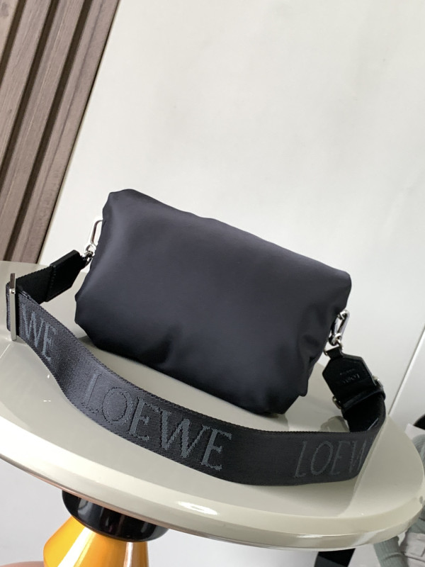 LOEWE Goya Puffer leather shoulder bag-20*13*6CM