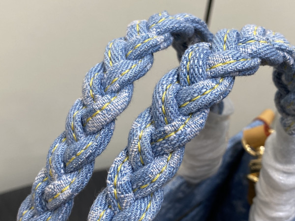 l**is V*t*n onthego pm-25*19*11.5cm