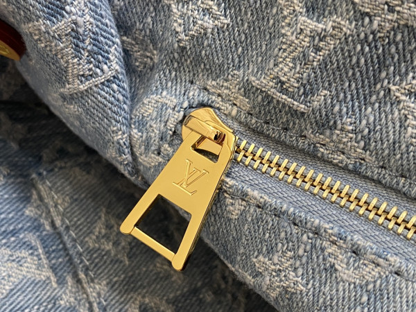 l**is V*t*n onthego pm-25*19*11.5cm