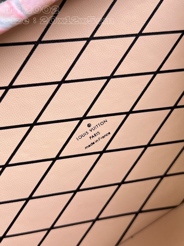 l**is V*t*n petite malle