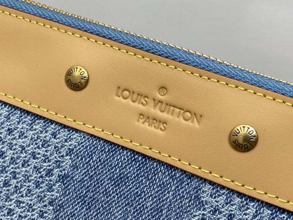 l**is V*t*n pochette to-go-30*21.5*2cm