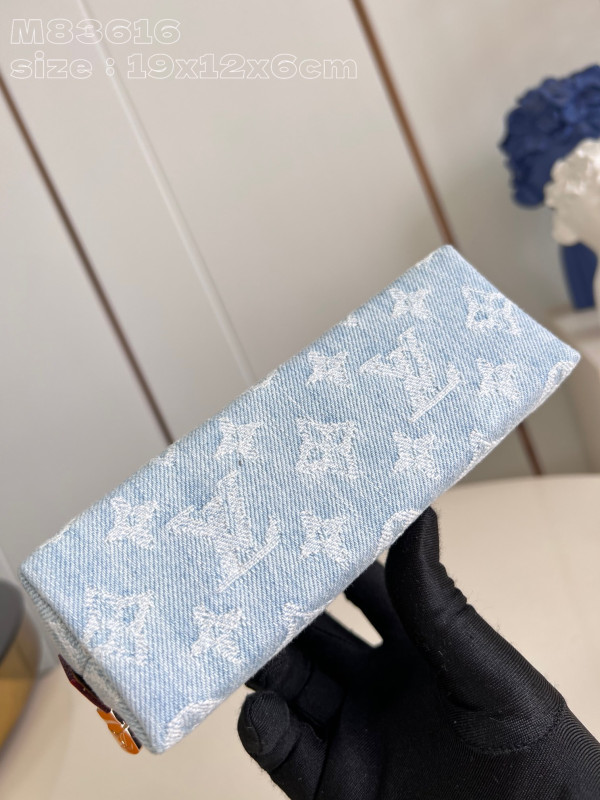 l**is V*t*n pochette cosmétique pm