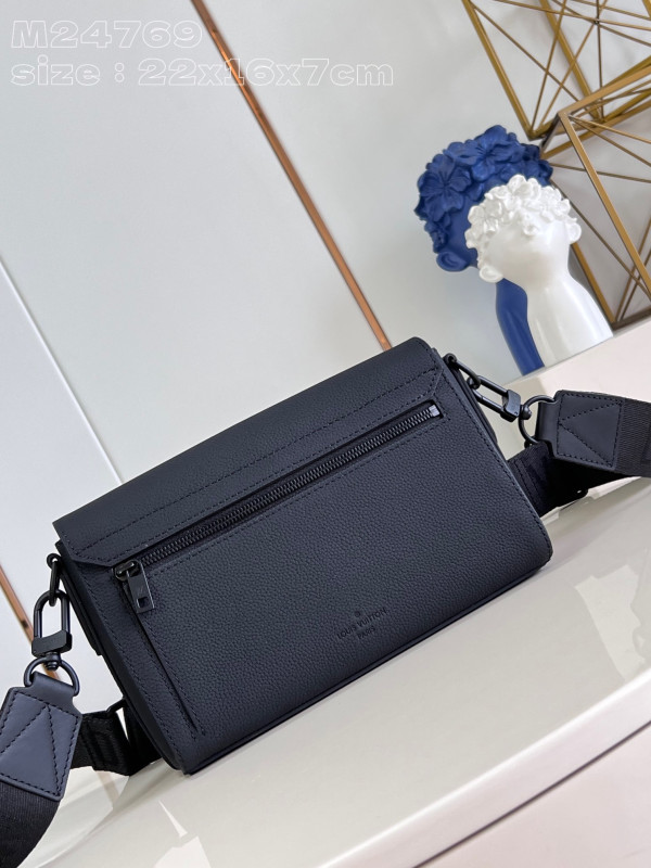 l**is V*t*n takeoff messenger pm-22*16.5*7cm