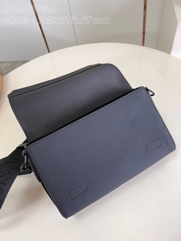 l**is V*t*n takeoff messenger pm-22*16.5*7cm