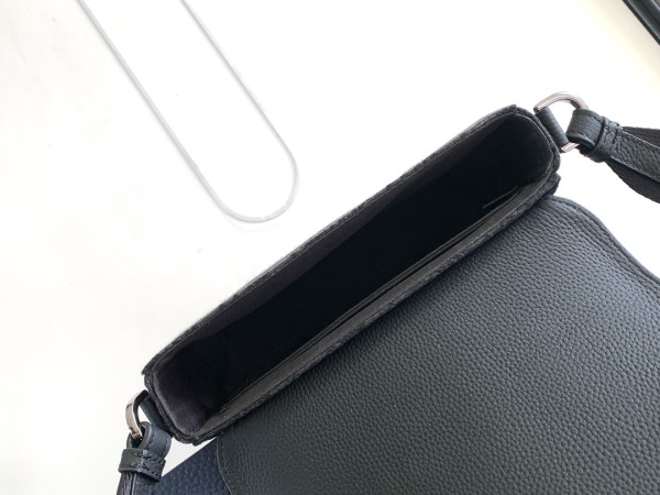 D*or saddle messenger bag