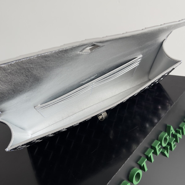 Bo*te*ga ve*ne*ta long clutch andiamo with handle-31*13*3cm