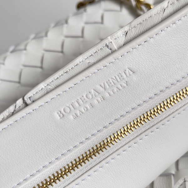 Bo*te*ga ve*ne*ta medium andiamo