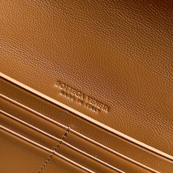 Bo*te*ga ve*ne*ta long clutch andiamo with handle-31*13*3cm