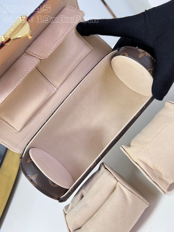 l**is V*t*n jewelry case