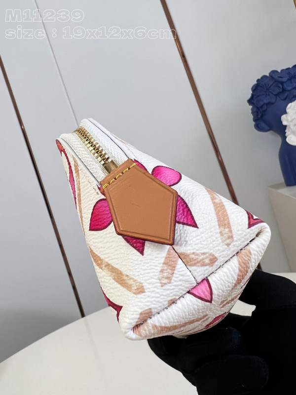 l**is V*t*n pochette cosmétique pm