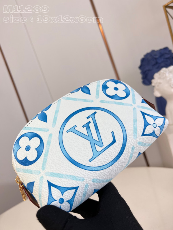 l**is V*t*n pochette cosmétique pm