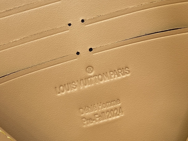 l**is V*t*n pochette voyage-27*21*6cm