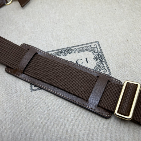 G*u*i messenger bag with interlocking g