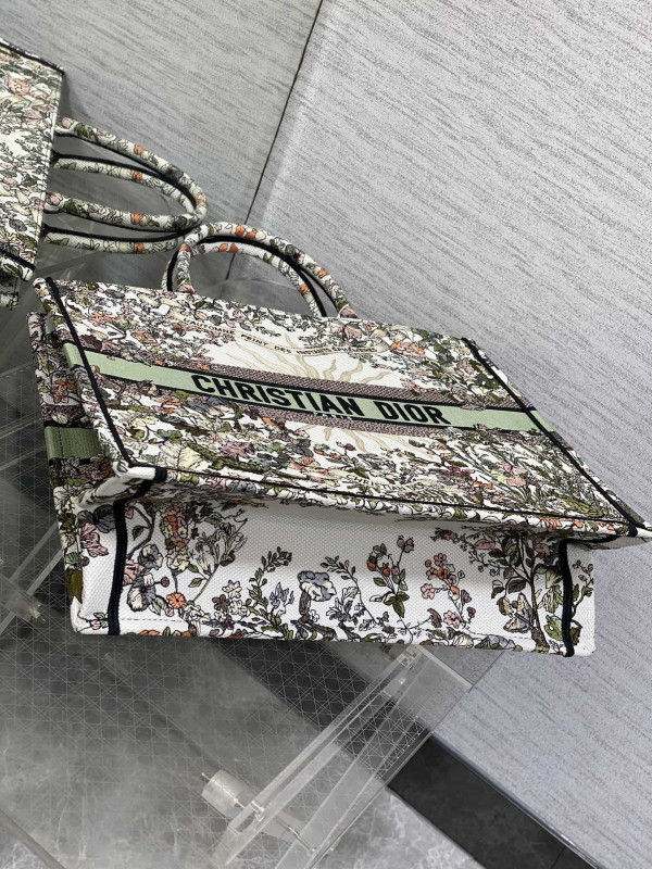 large D*or book tote-42*35*18.5cm