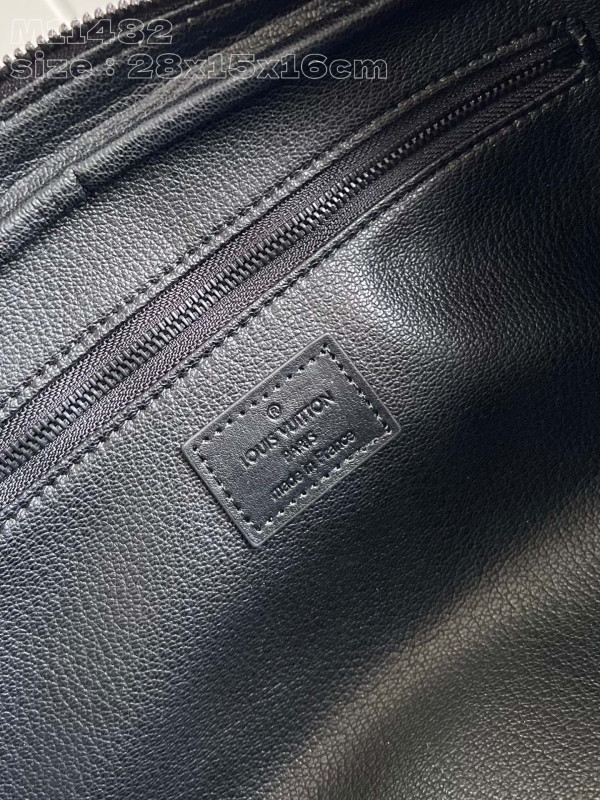 l**is V*t*n locker dopp kit bag-23*13*12cm